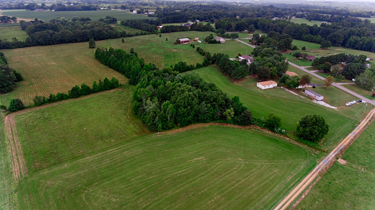 272 Jones Road Taft, TN 38488 - Photo 40 of 40 an aerial view of a golf course with parking space