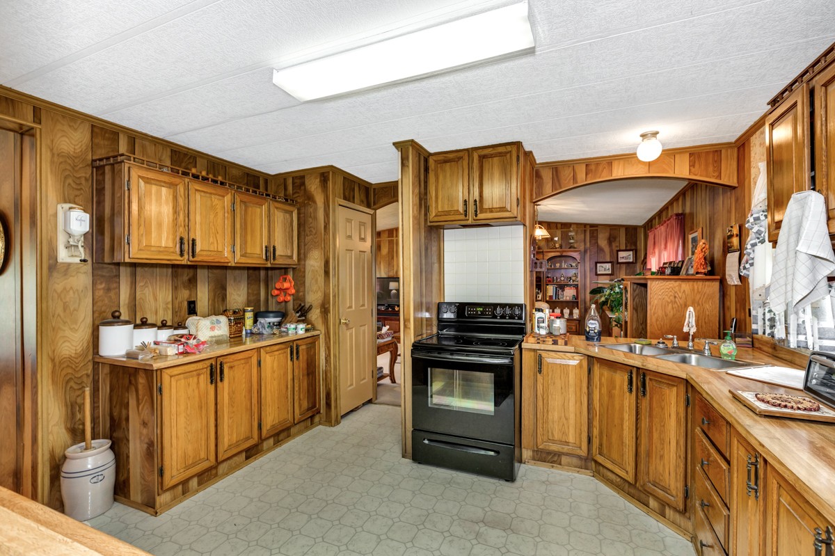 272 Jones Road Taft, TN 38488 - Photo 10 of 40 a kitchen with a stove and a refrigerator