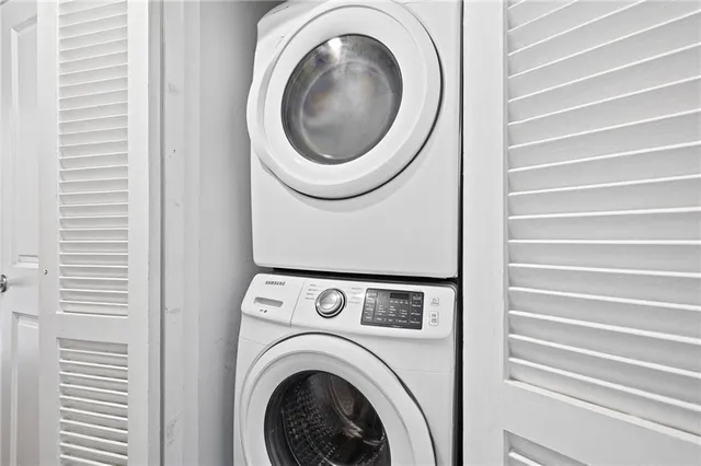 a close up view of a washer and dryer