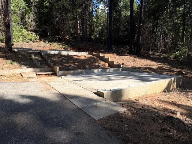 a view of a water fountain