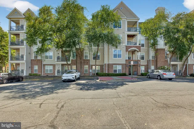 $399,900 | 3021 Nicosh Circle, Unit 1108, Falls Church, VA 22042