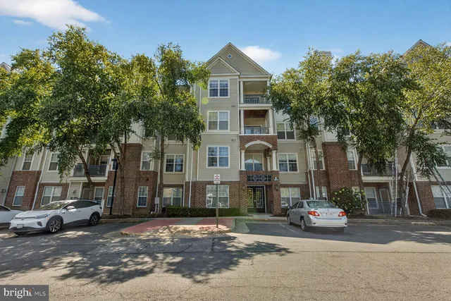 $399,900 | 3021 Nicosh Circle, Unit 1108, Falls Church, VA 22042