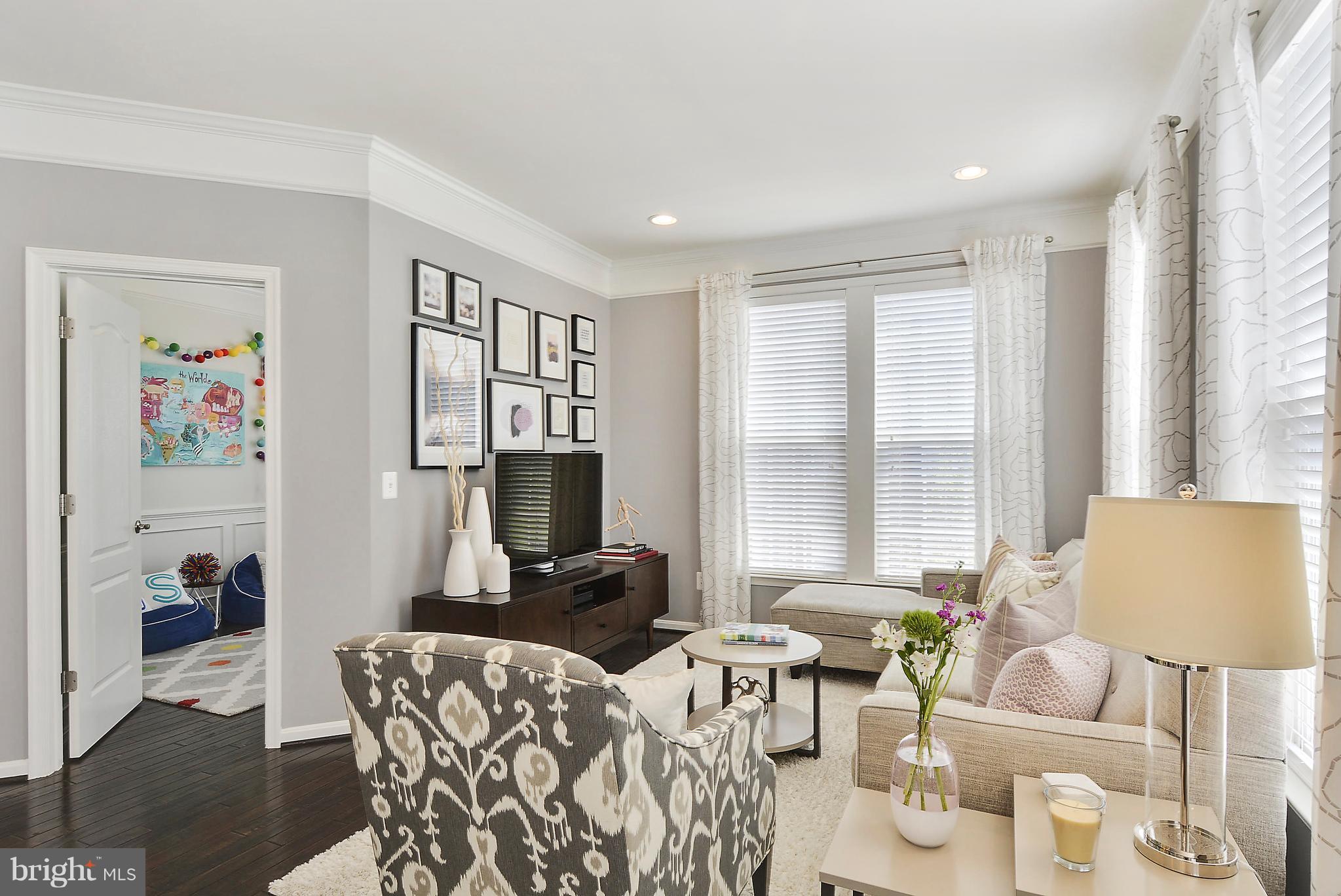 22652 Gray Falcon Square Ashburn, VA 20148 - Photo 14 of 28 Living Room