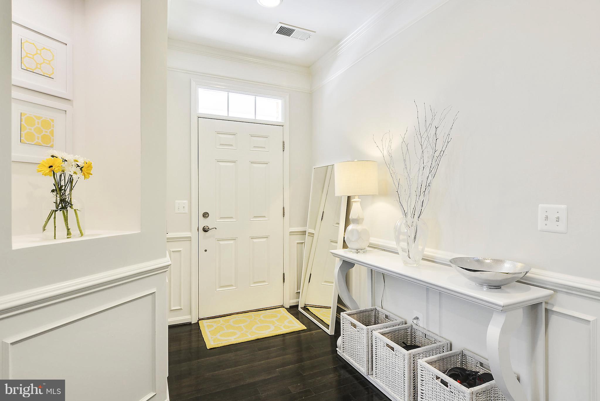 22652 Gray Falcon Square Ashburn, VA 20148 - Photo 3 of 28 Foyer