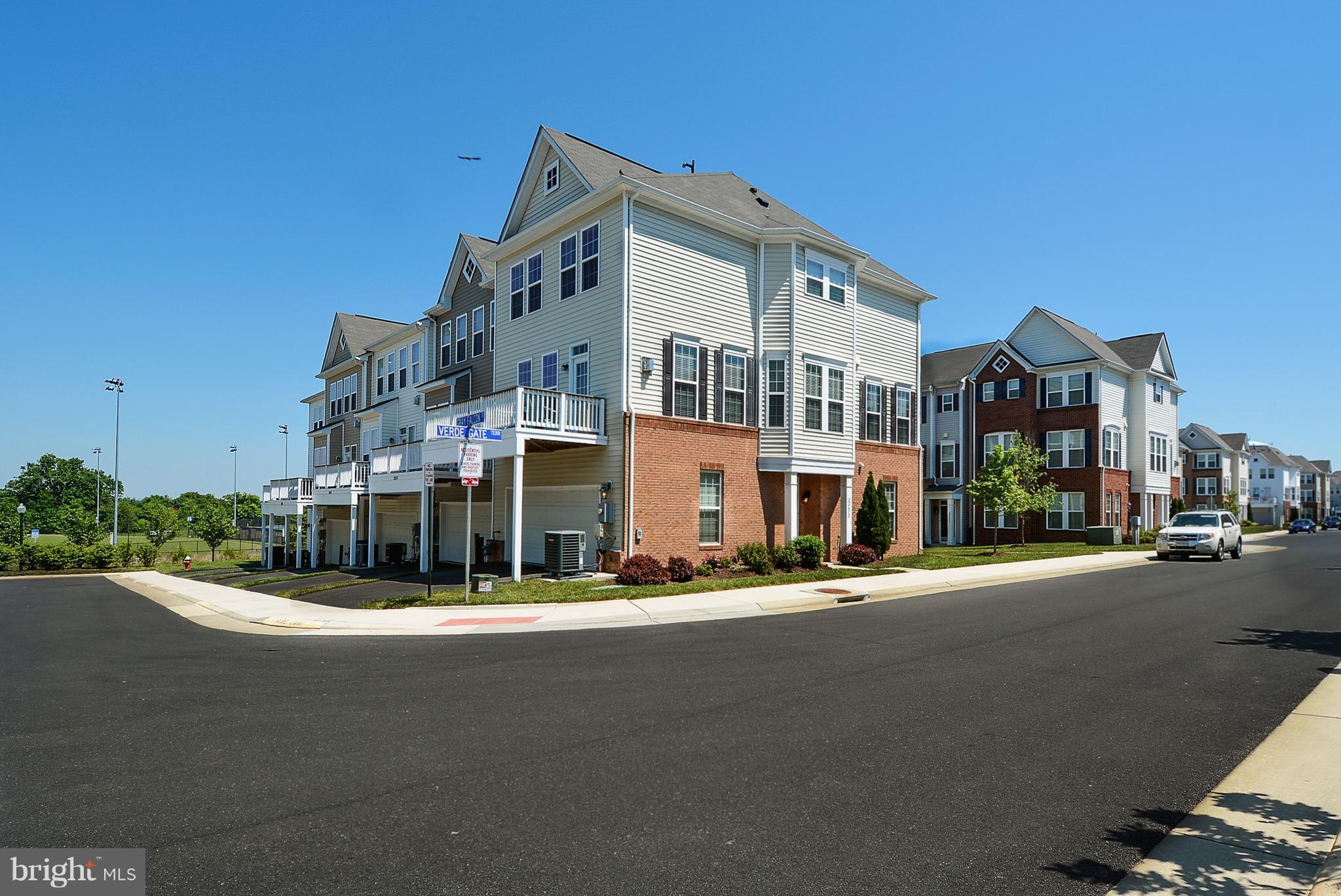 22652 Gray Falcon Square Ashburn, VA 20148 - Photo 25 of 28 Garage Side