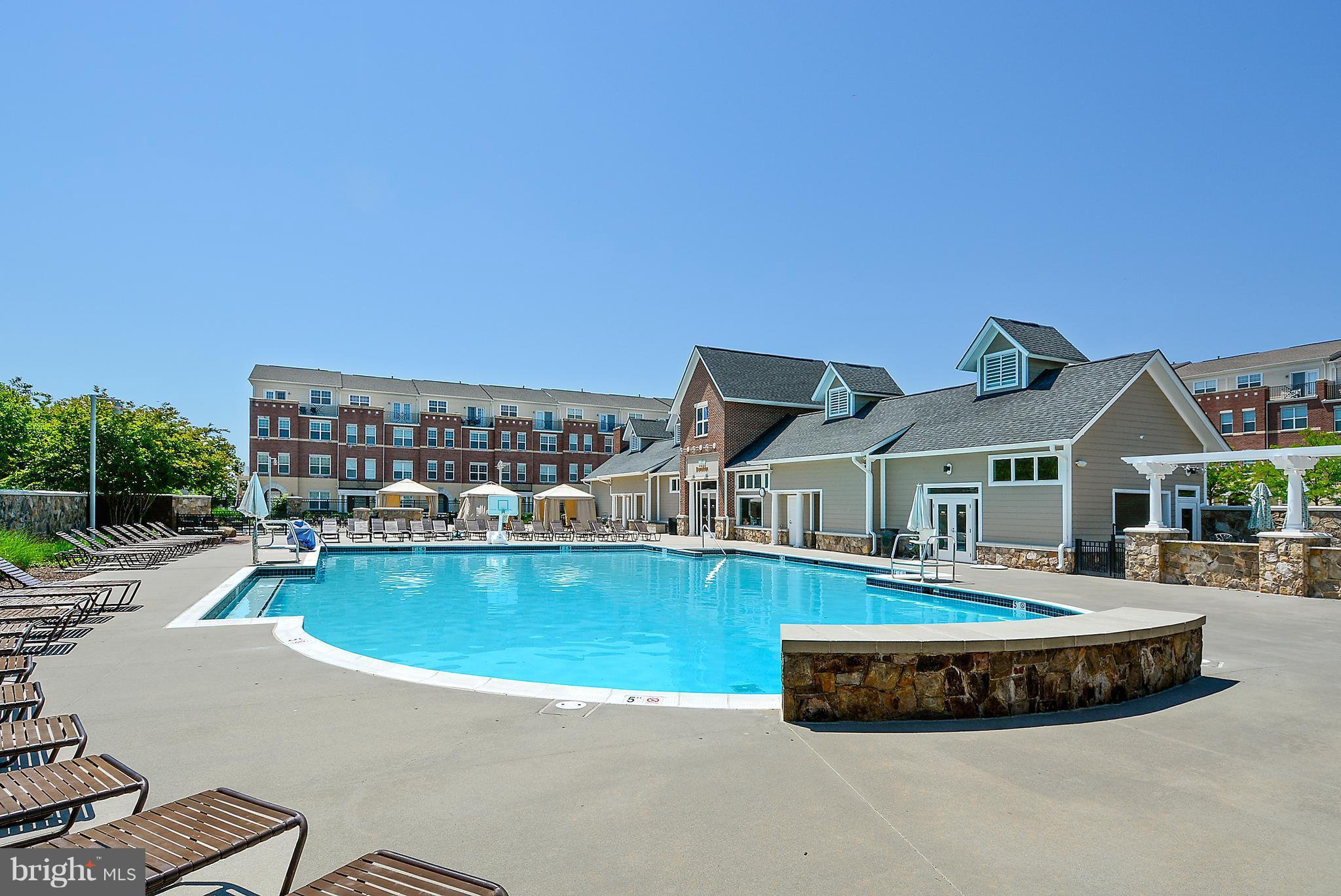22652 Gray Falcon Square Ashburn, VA 20148 - Photo 26 of 28 Beacon Crest Pool