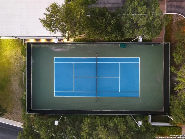 a view of a tennis court