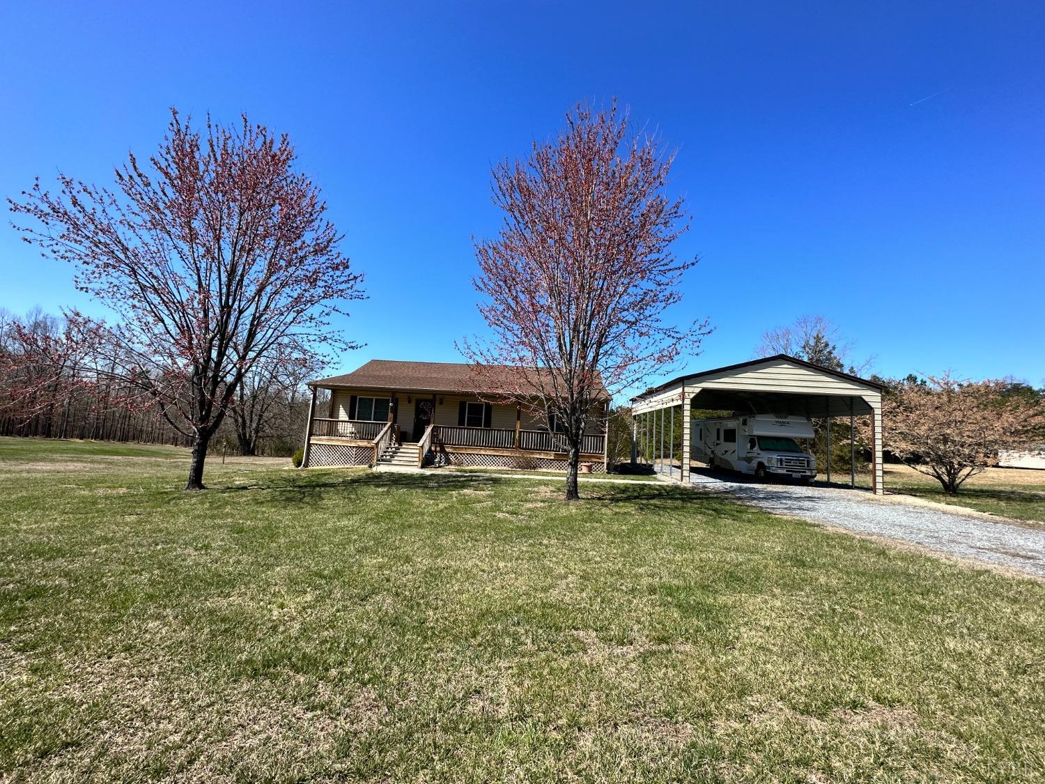 a view of a house with a yard