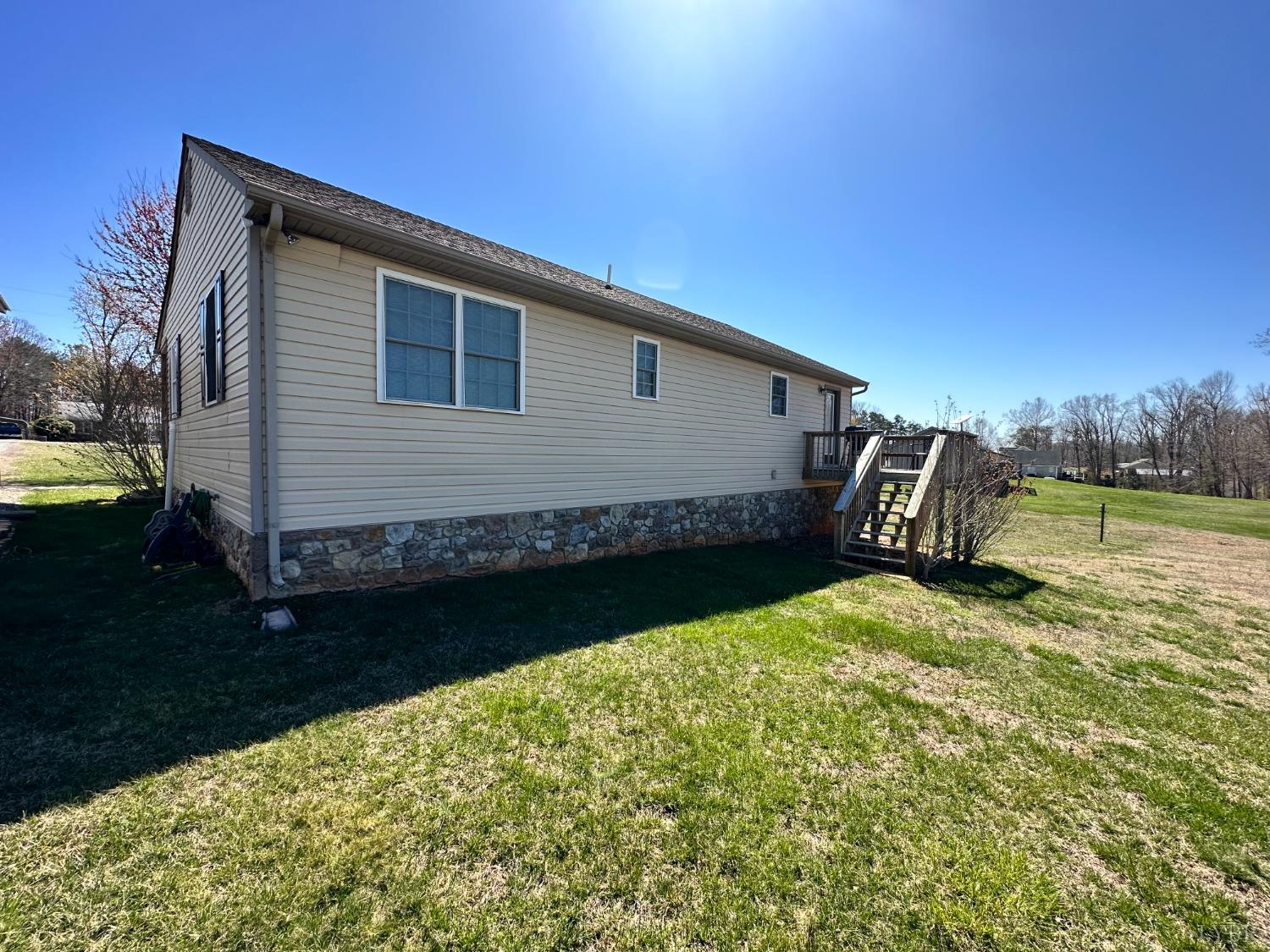 137 Rhonda Road Rustburg, VA 24588 - Photo 40 of 50 a view of a backyard with side of the house