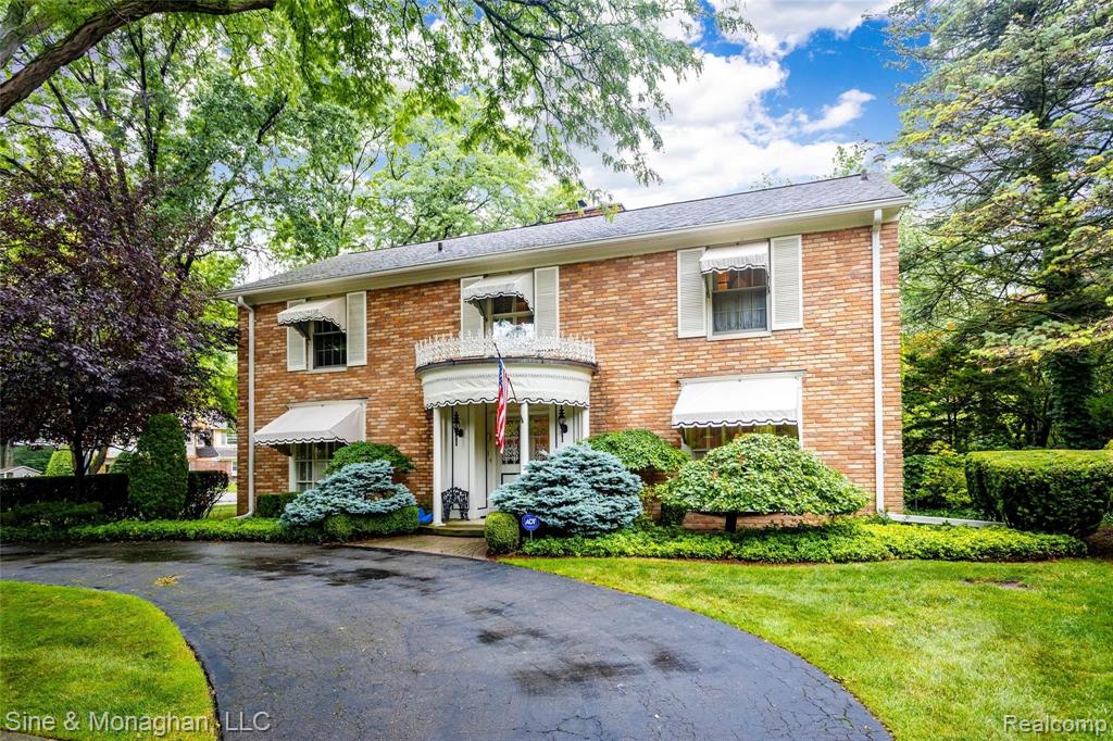 523 Thorntree Road Grosse Pointe Woods, MI 48236 - Photo 2 of 59
