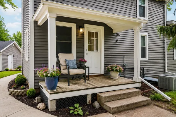 $325,000 | 309 Cedar Street, Baraboo, WI 53913