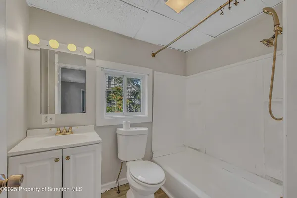 $1,400 | 514 Stipp Court, Scranton, PA 18510