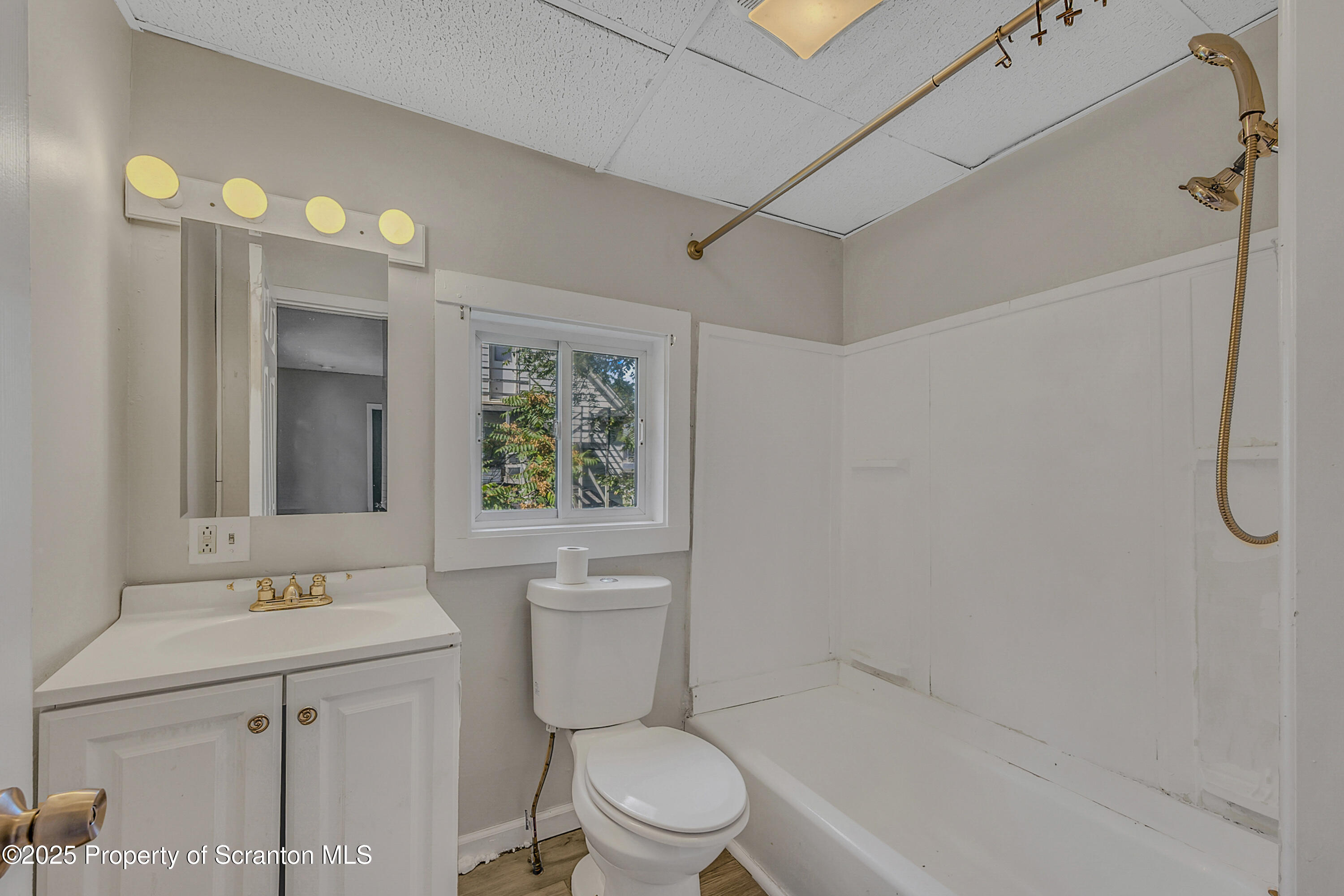 514 Stipp Court Scranton, PA 18510 - Photo 14 of 23 a bathroom with a sink a toilet and shower