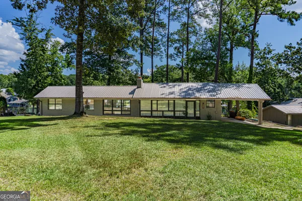 a view of a house with a yard