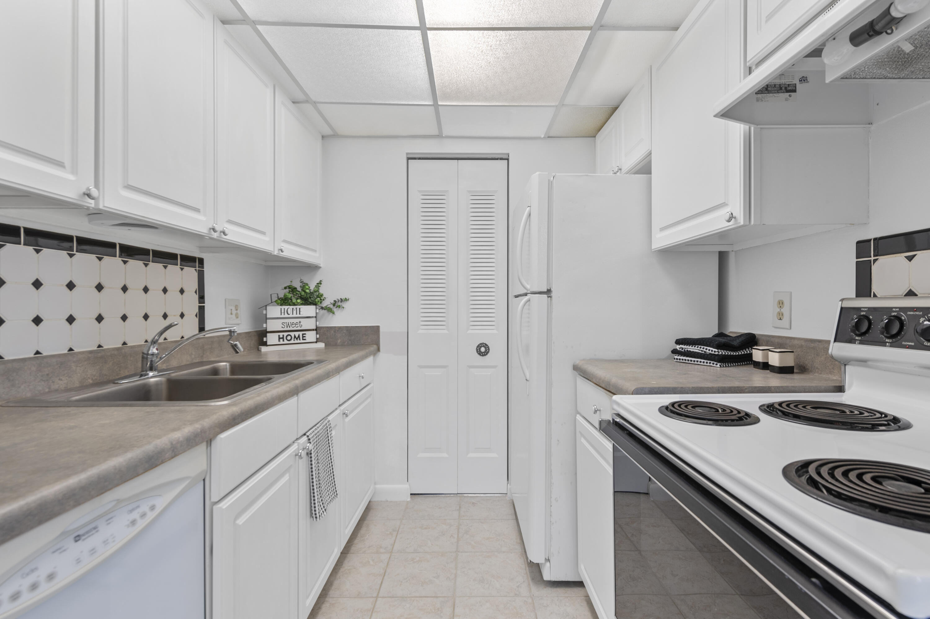 1230 Old Boynton Road, Unit 203 Boynton Beach, FL 33426 - Photo 6 of 18 Kitchen1