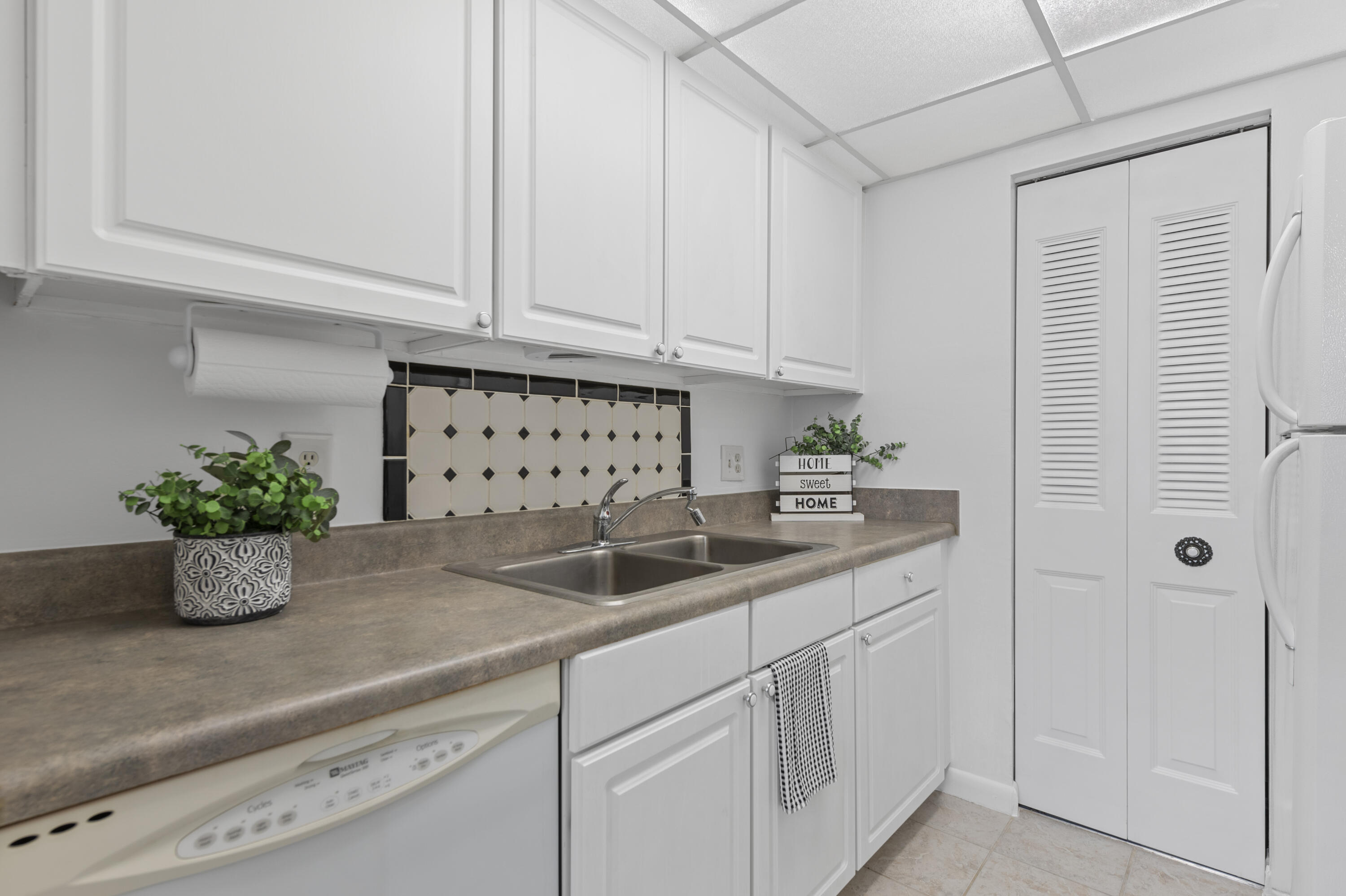 1230 Old Boynton Road, Unit 203 Boynton Beach, FL 33426 - Photo 8 of 18 Kitchen3