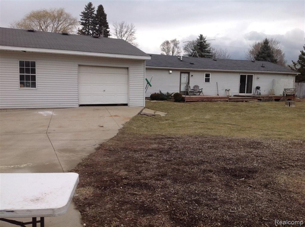 2861 Buckner Road Lake Orion, MI 48362 - Photo 3 of 5 Drive Thru Garage