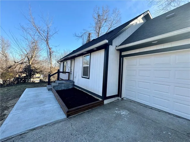 $264,900 | 4711 East 43rd Street, Kansas City, MO 64130