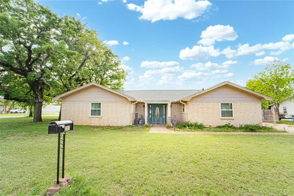 $230,000 | 201 Westwood Street, Breckenridge, TX 76424