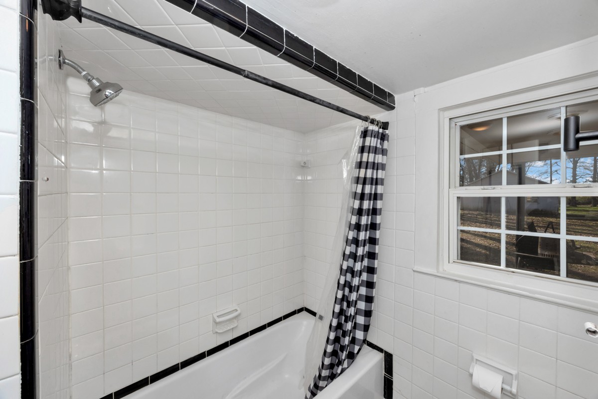 61 Minnie Brown Road Ardmore, TN 38449 - Photo 22 of 37 a view of bathroom with windows