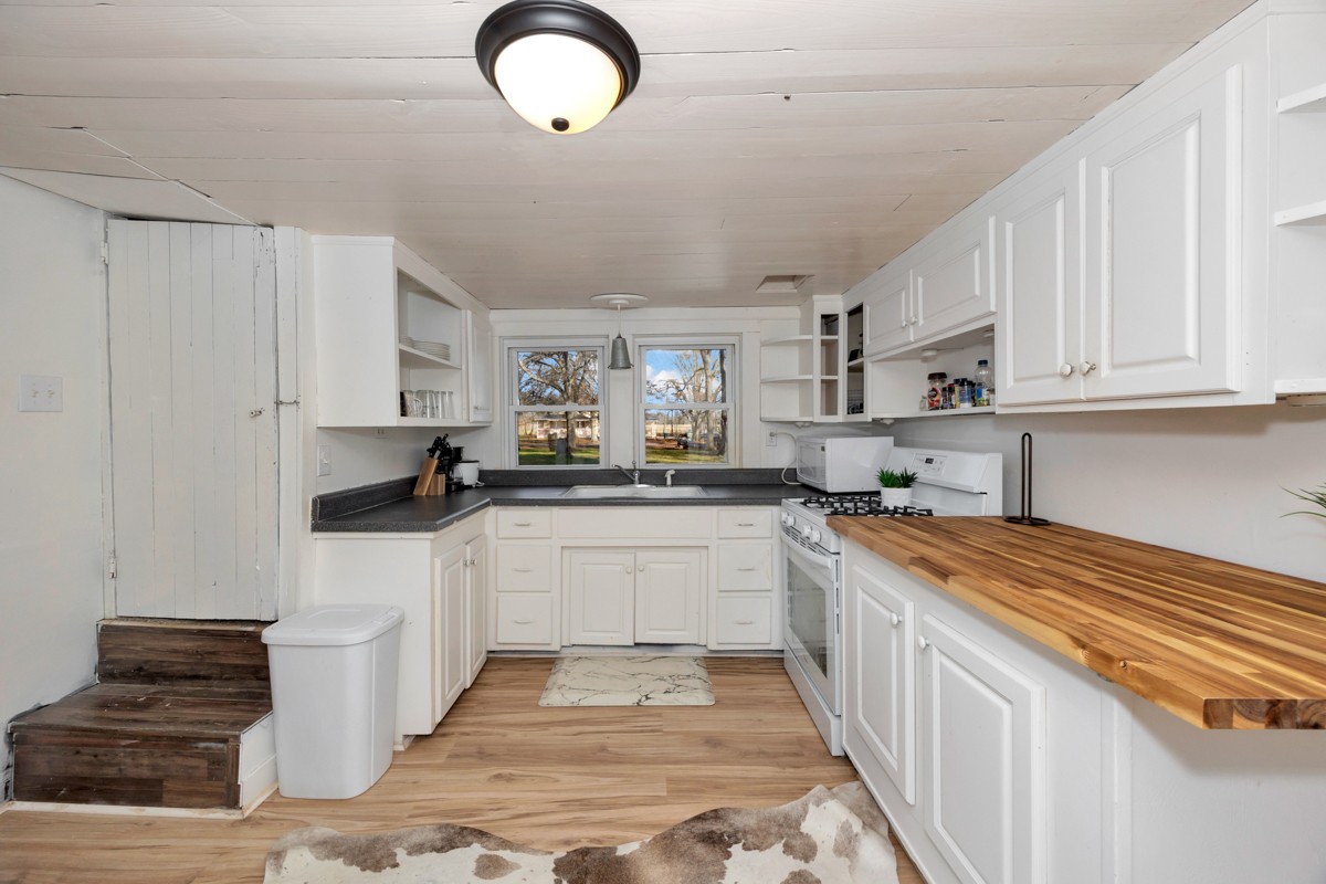 61 Minnie Brown Road Ardmore, TN 38449 - Photo 8 of 37 a kitchen with stainless steel appliances granite countertop a sink and cabinets