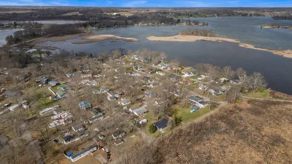 $173,500 | 2394 Forrest Drive, Hillsdale, MI 49242