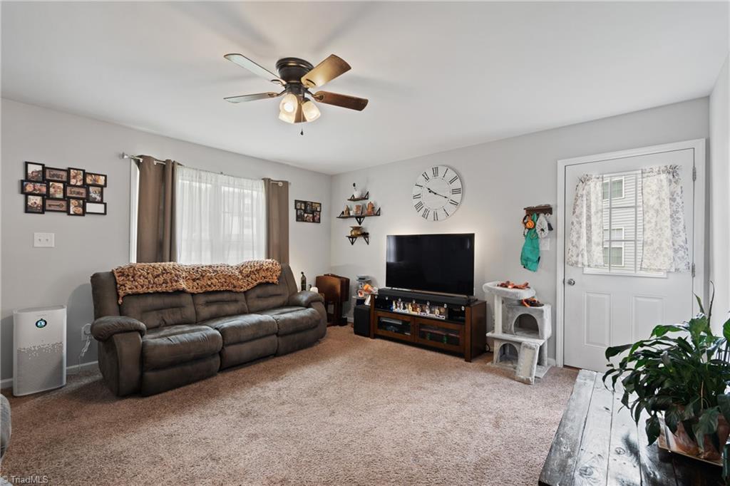 1000 Old Linwood Road Lexington, NC 27292 - Photo 3 of 32 Spacious Family Room