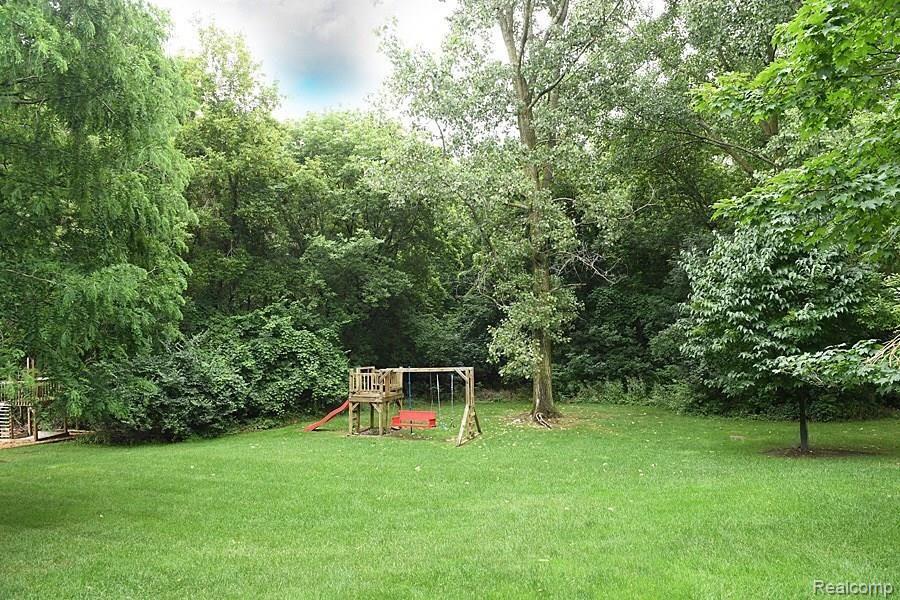 689 Ten Point Drive Rochester Hills, MI 48309 - Photo 3 of 70