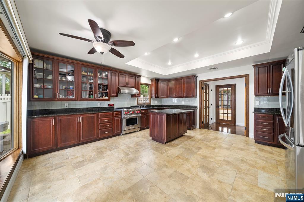22 Kendrick Street Paramus, NJ 07652 - Photo 12 of 36