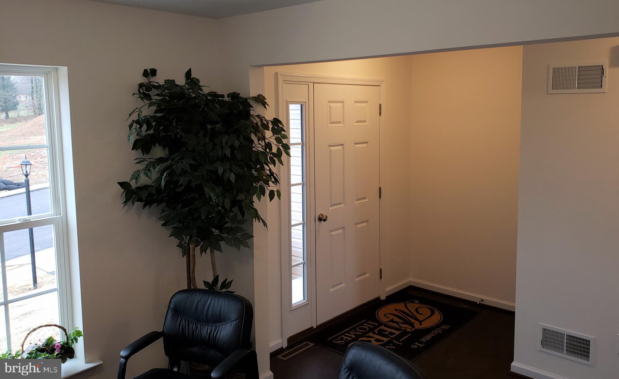 45 Fox Run Road Hanover, PA 17331 - Photo 16 of 18 Foyer