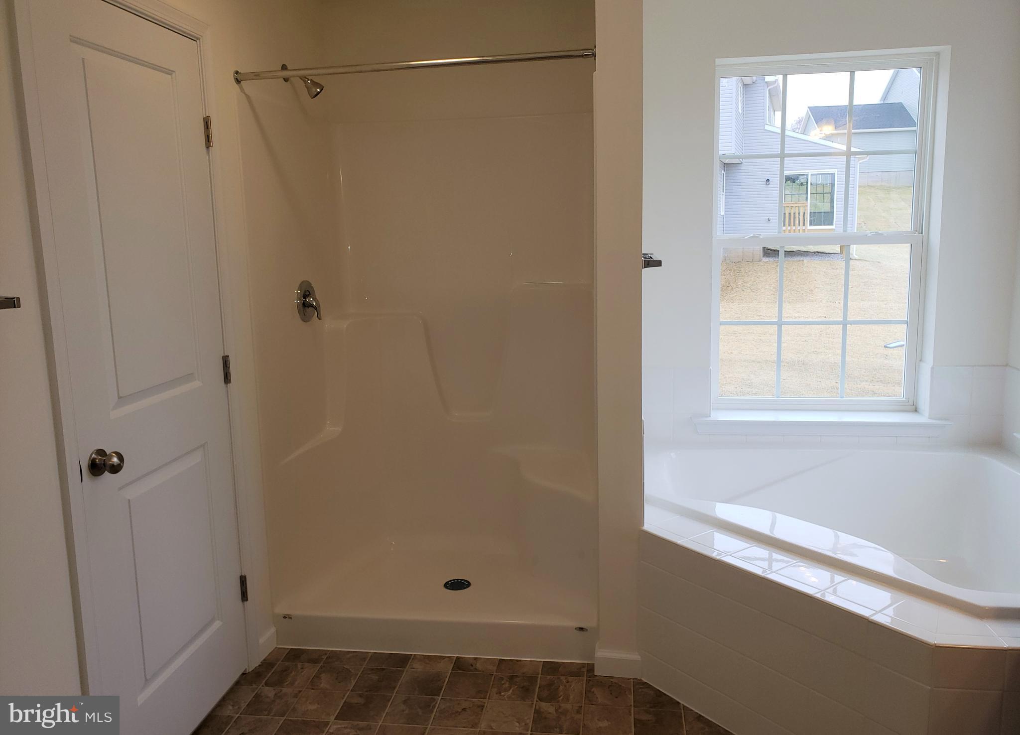45 Fox Run Road Hanover, PA 17331 - Photo 7 of 18 Owner's Bath