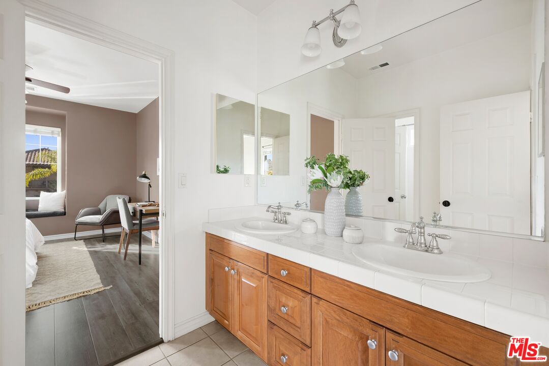 886 Hemlock Ridge Court Simi Valley, CA 93065 - Photo 21 of 28 Gallery Image 21