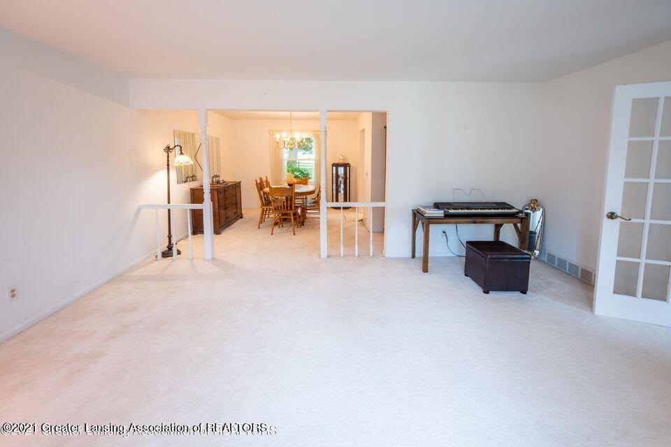 5849 Green Road Haslett, MI 48840 - Photo 6 of 48 7