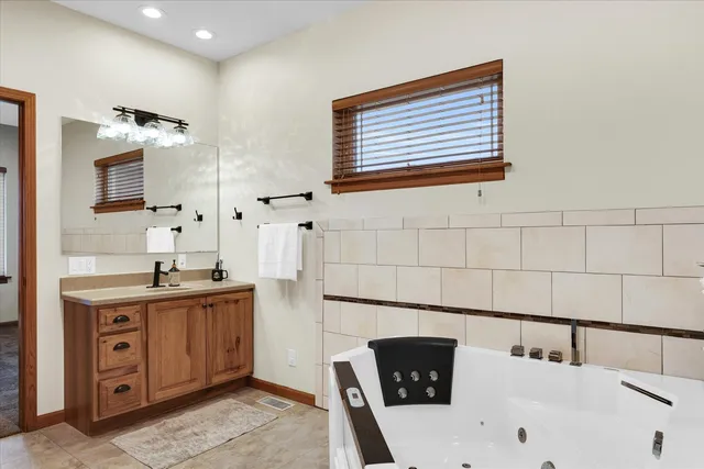 $442,195 | 725 North Maple Street, Paxton, IL 60957