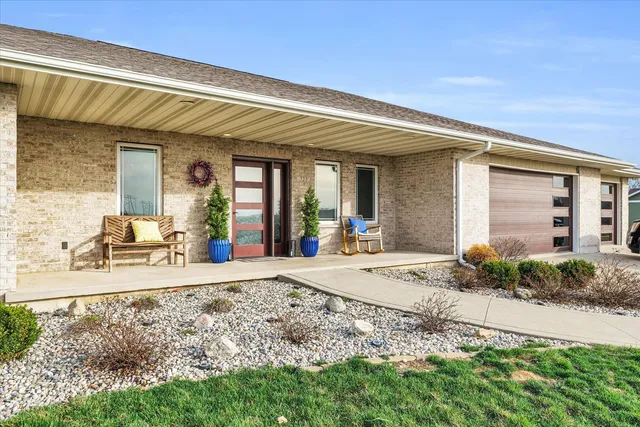 $442,195 | 725 North Maple Street, Paxton, IL 60957