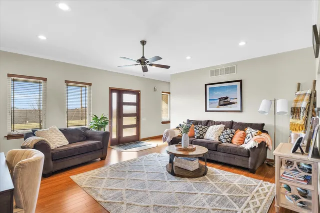 $442,195 | 725 North Maple Street, Paxton, IL 60957