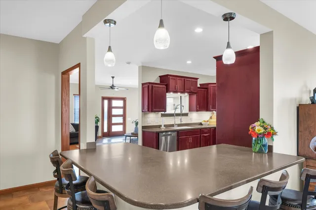 $442,195 | 725 North Maple Street, Paxton, IL 60957