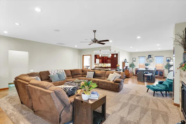 $442,195 | 725 North Maple Street, Paxton, IL 60957