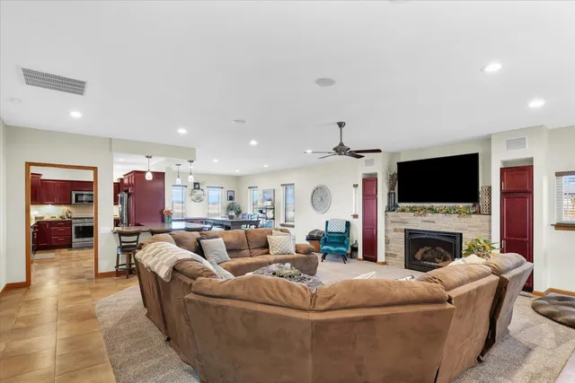 $442,195 | 725 North Maple Street, Paxton, IL 60957