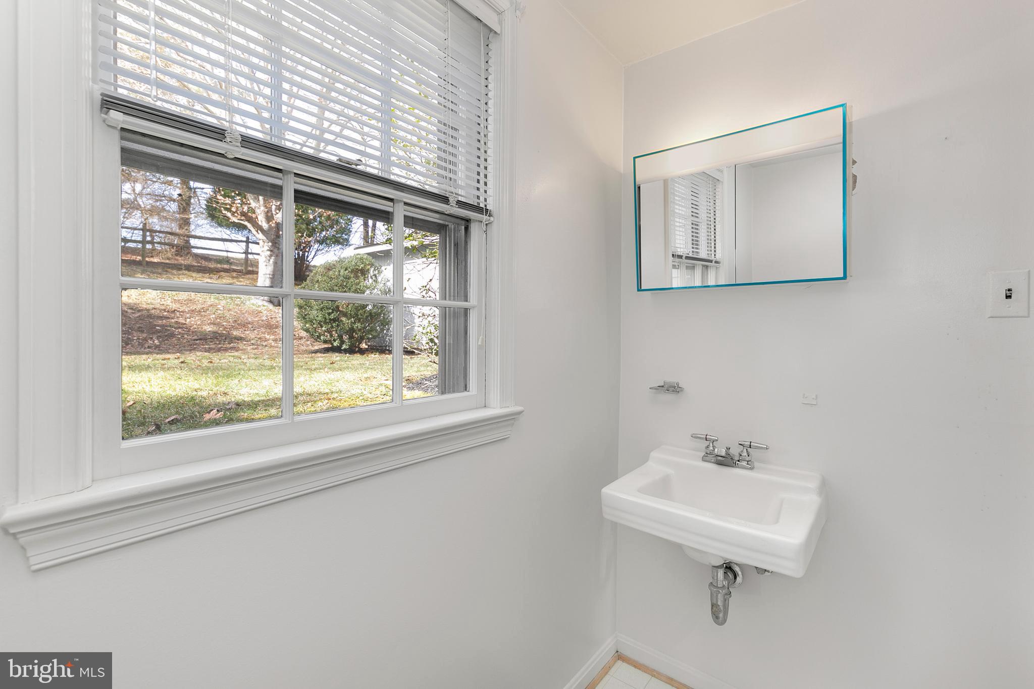 2187 Stratton Drive Potomac, MD 20854 - Photo 8 of 31 Gallery Image 8