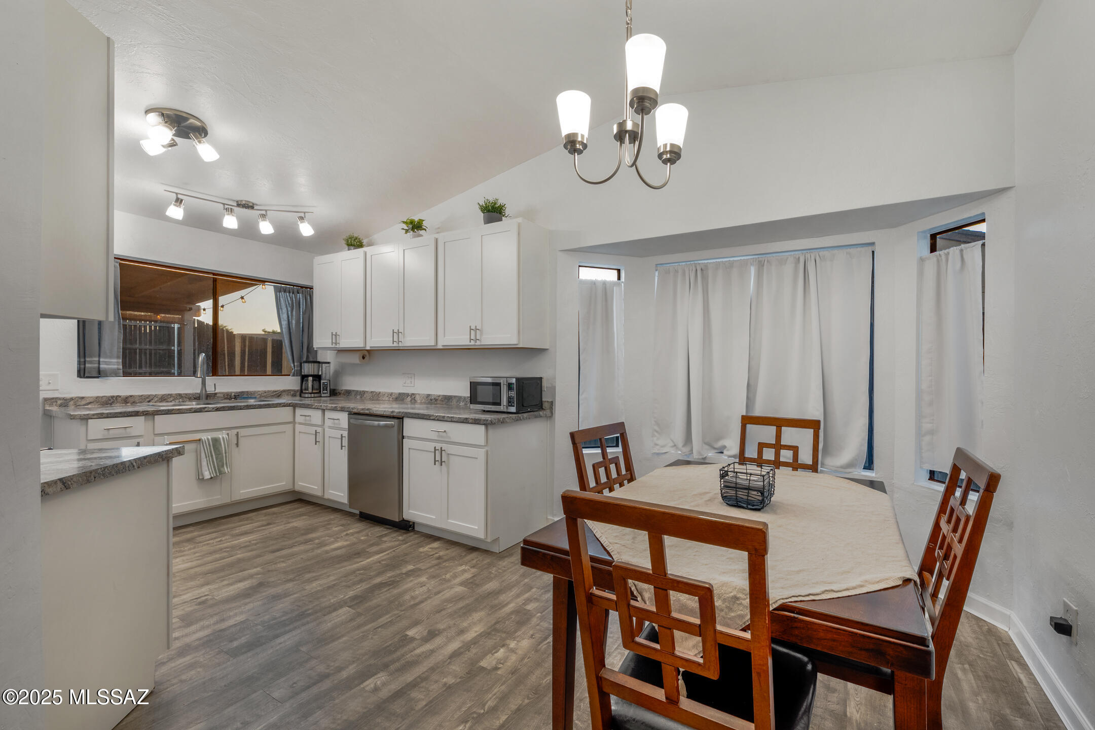 2625 West Flamebrook Road Tucson, AZ 85741 - Photo 6 of 19 Gallery Image 6