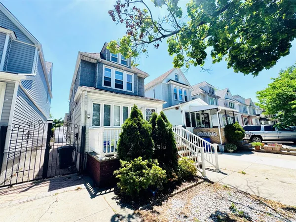 $999,900 | 62-20 80th Road | Glendale