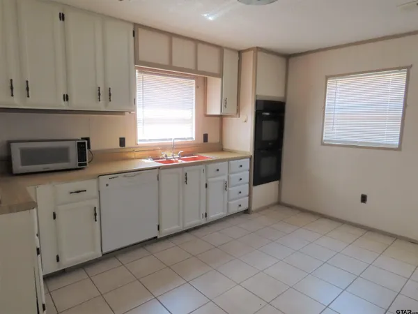 $1,100 | 15227 County Road 1134, Tyler, TX 75709