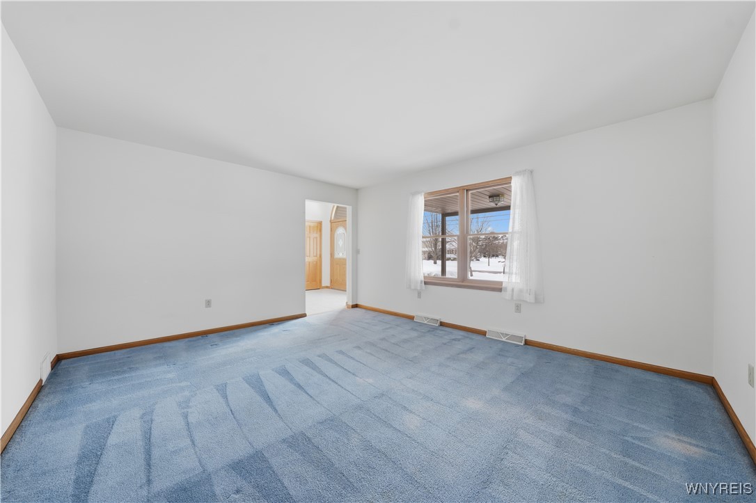 203 Siebert Road Lancaster, NY 14086 - Photo 14 of 48