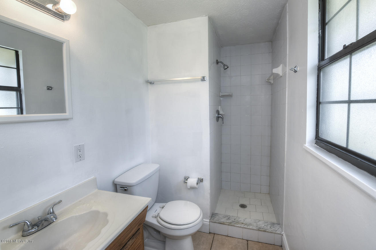 8556 Ruckman Avenue Jacksonville, FL 32221 - Photo 11 of 22 Master Bath