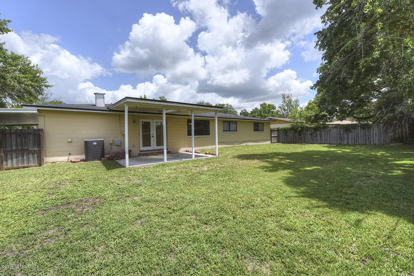 8556 Ruckman Avenue Jacksonville, FL 32221 - Photo 16 of 22 Back right view from yard