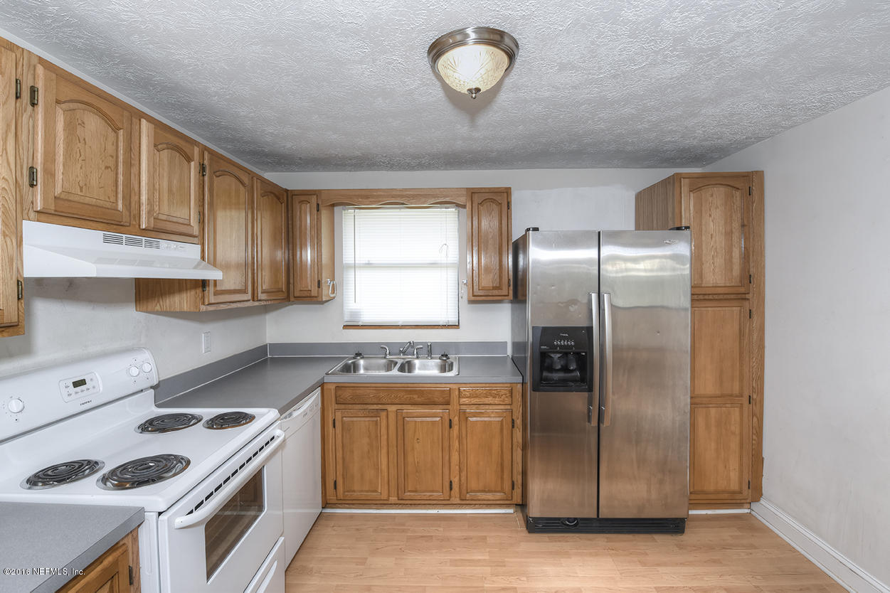 8556 Ruckman Avenue Jacksonville, FL 32221 - Photo 5 of 22 Textured Ceilings & Stainless Frig