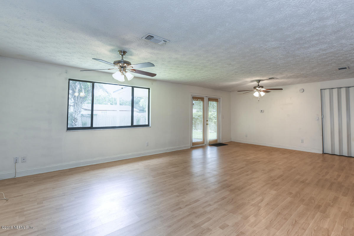 8556 Ruckman Avenue Jacksonville, FL 32221 - Photo 8 of 22 Great Room with french doors to Patio
