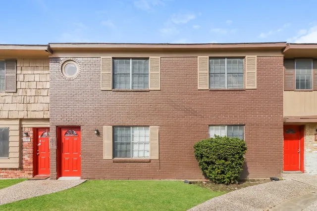 $995 | 3111 Falk Court, Unit 3111, La Porte, TX 77571