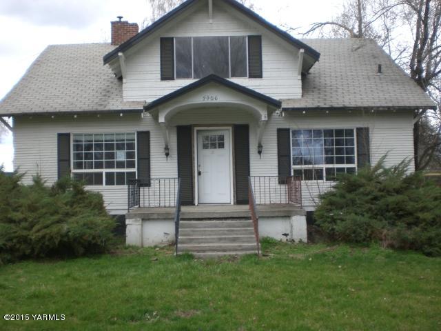 2906 Wiley Road Yakima, WA 98903 - Photo 2 of 27 a front view of a house with a garden